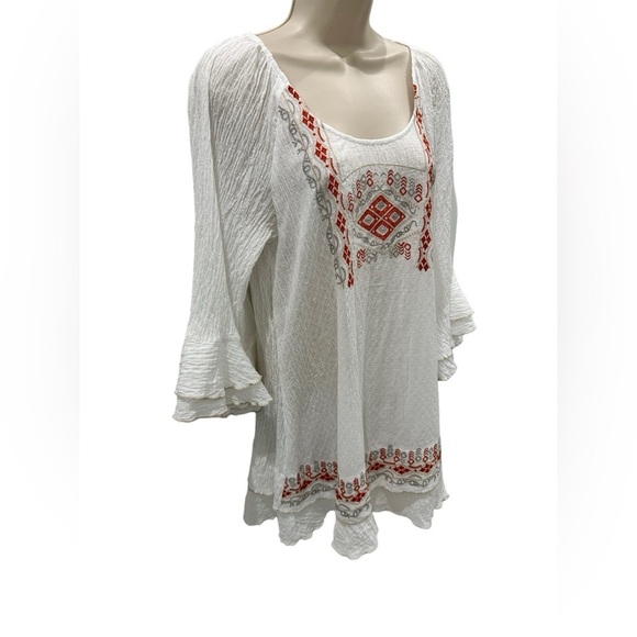Simi Sue white geometric embroidered 3/4 bell sleeve top - Picture 4 of 6